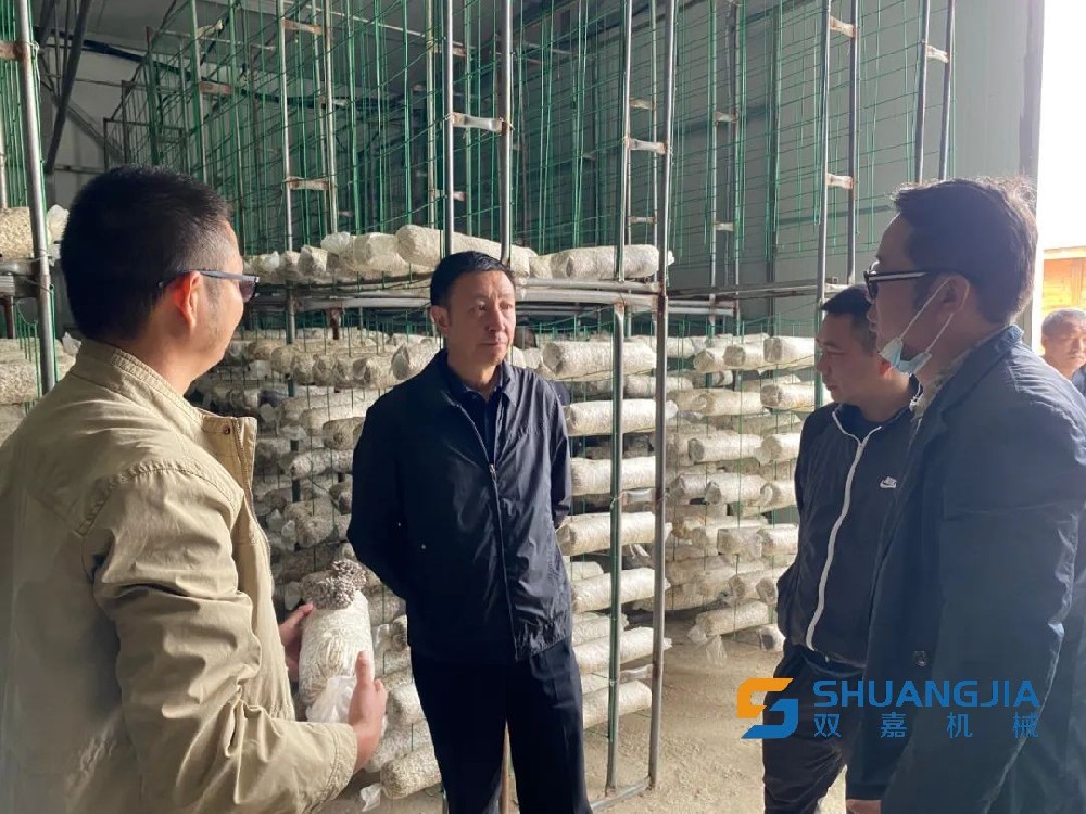 1665378671611519.jpg 08-40-14-17-283825.jpg